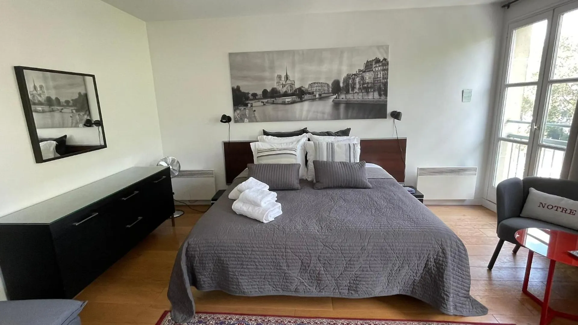 Apartamento Le Notre Dame París 0*,  Francia